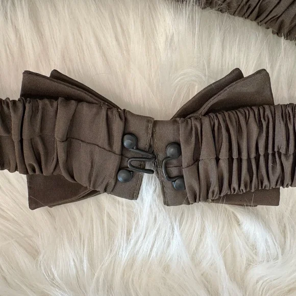 Burberry Olive-colored Bow Belt - Size Small with Elastic - Picture 9 of 14